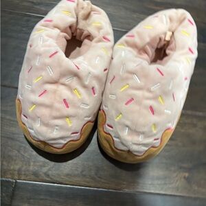 Kids donut one sized slippers perfect condition